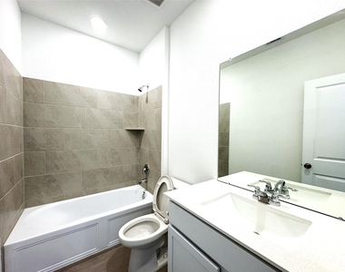 6815 Harvest Wheat Lane - Photo Thumbnail 9