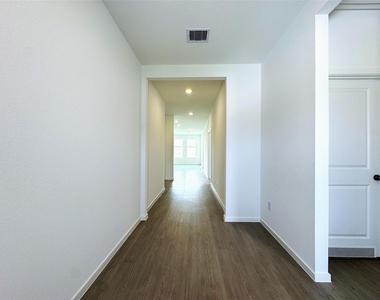 6815 Harvest Wheat Lane - Photo Thumbnail 5