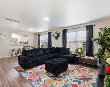 9519 Maple Green Lane - Photo Thumbnail 6
