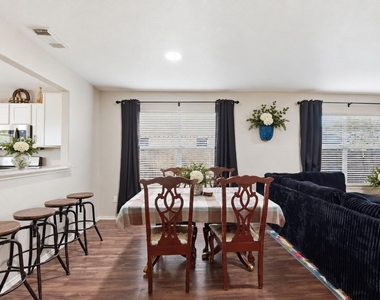 9519 Maple Green Lane - Photo Thumbnail 8