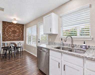 9519 Maple Green Lane - Photo Thumbnail 11