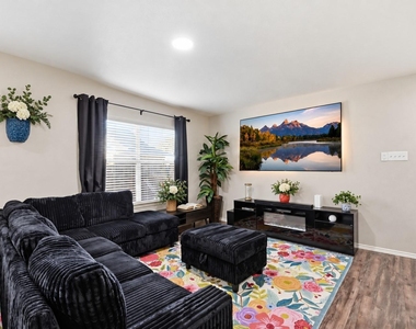 9519 Maple Green Lane - Photo Thumbnail 5