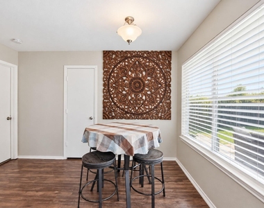 9519 Maple Green Lane - Photo Thumbnail 12