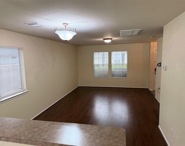1539 Nichole Woods Drive - Photo Thumbnail 3