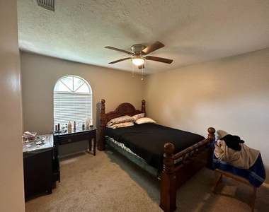 10921 Pecan Drive - Photo Thumbnail 11
