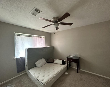 10921 Pecan Drive - Photo Thumbnail 8