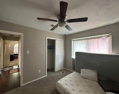 10921 Pecan Drive - Photo Thumbnail 13