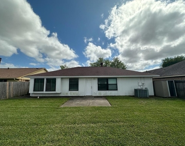 10921 Pecan Drive - Photo Thumbnail 14