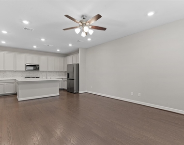 9511 Towne Lake Parkway - Photo Thumbnail 5
