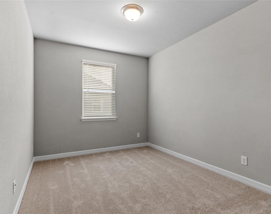 9511 Towne Lake Parkway - Photo Thumbnail 12
