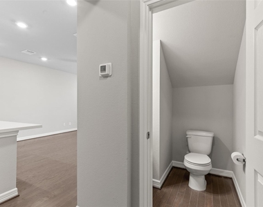 9511 Towne Lake Parkway - Photo Thumbnail 9