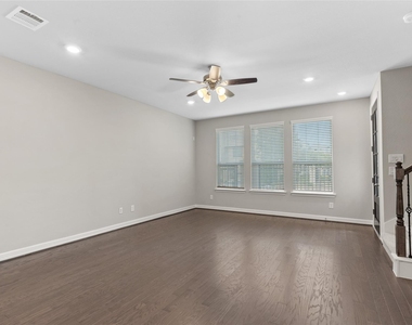9511 Towne Lake Parkway - Photo Thumbnail 3