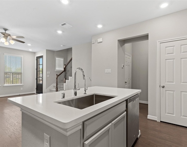 9511 Towne Lake Parkway - Photo Thumbnail 4