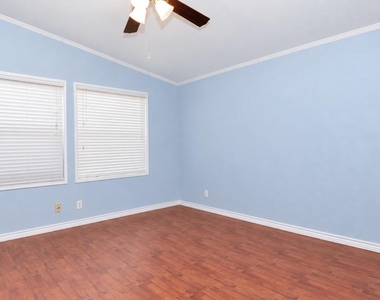 10011 Berrybriar Lane - Photo Thumbnail 9