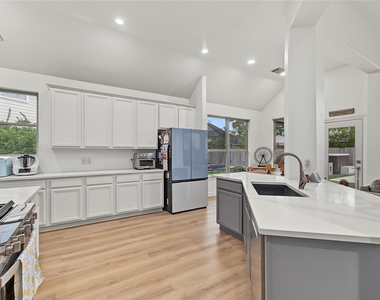 11 Tillamook Court - Photo Thumbnail 10