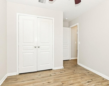 9927 Sanders Rose Lane - Photo Thumbnail 11