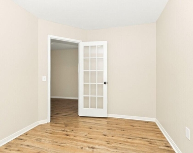 9927 Sanders Rose Lane - Photo Thumbnail 10