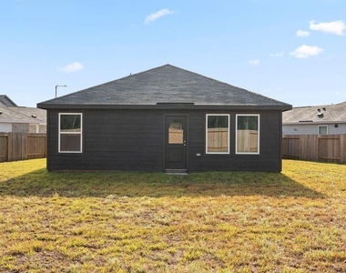 1627 Winwood Drive - Photo Thumbnail 3