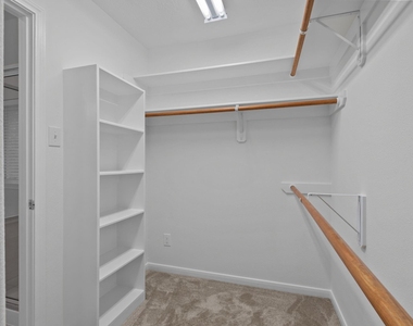 142 W Burberry Circle - Photo Thumbnail 30