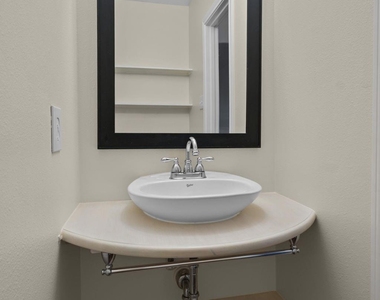 142 W Burberry Circle - Photo Thumbnail 18