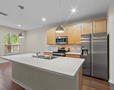 142 W Burberry Circle - Photo Thumbnail 11