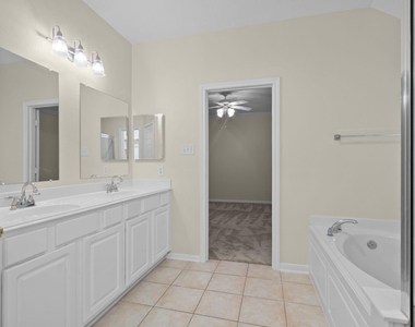 142 W Burberry Circle - Photo Thumbnail 29