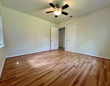 5720 Parwill Street - Photo Thumbnail 6