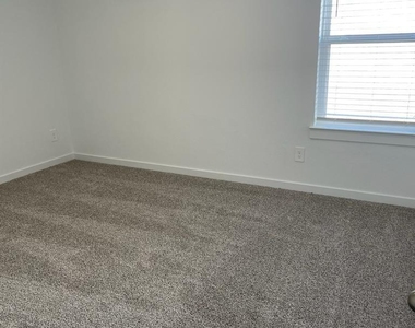 4030 Cambre Circle - Photo Thumbnail 9