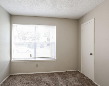 16411 N Cross Drive - Photo Thumbnail 10