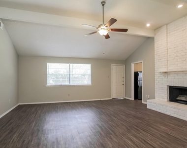 16411 N Cross Drive - Photo Thumbnail 2