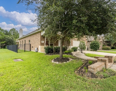 18918 Cove Pointe Dr - Photo Thumbnail 4