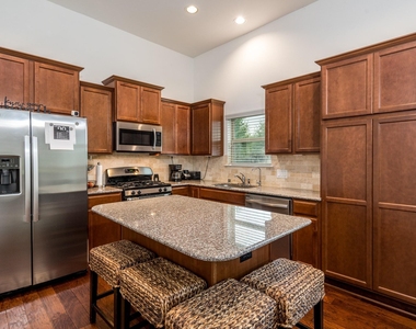 18918 Cove Pointe Dr - Photo Thumbnail 13