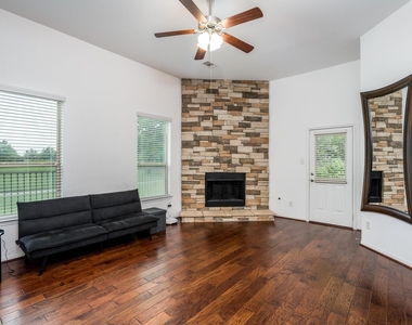 18918 Cove Pointe Dr - Photo Thumbnail 18
