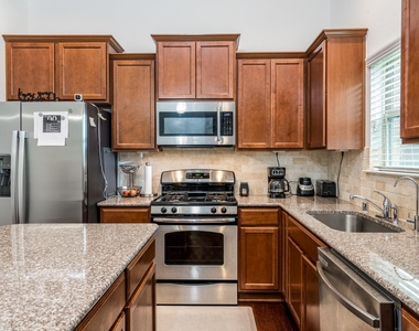 18918 Cove Pointe Dr - Photo Thumbnail 15