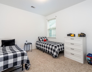 18918 Cove Pointe Dr - Photo Thumbnail 27