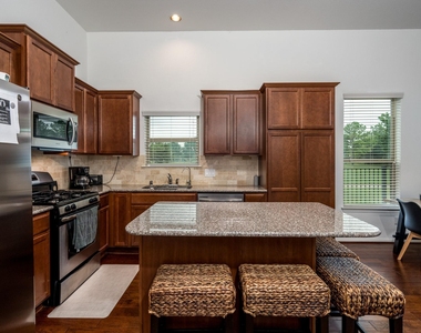 18918 Cove Pointe Dr - Photo Thumbnail 14