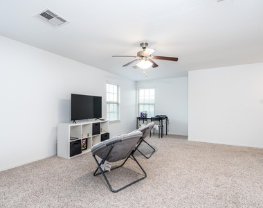18918 Cove Pointe Dr - Photo Thumbnail 31