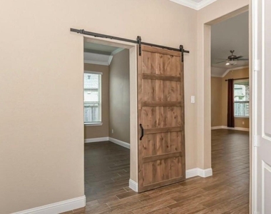 7506 Thornberry Springs Lane - Photo Thumbnail 4