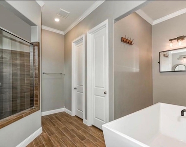 7506 Thornberry Springs Lane - Photo Thumbnail 3