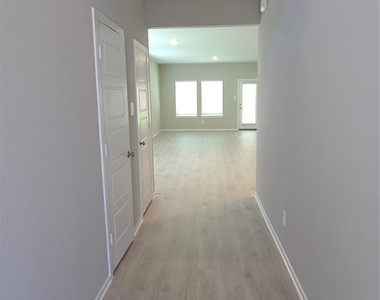 18609 Timber Glen Court - Photo Thumbnail 4