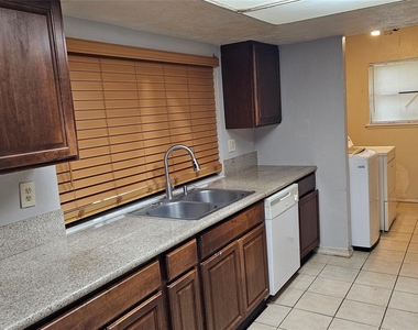 15303 Gran Vista Drive - Photo Thumbnail 16