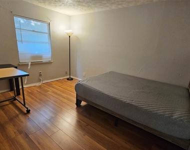 15303 Gran Vista Drive - Photo Thumbnail 4