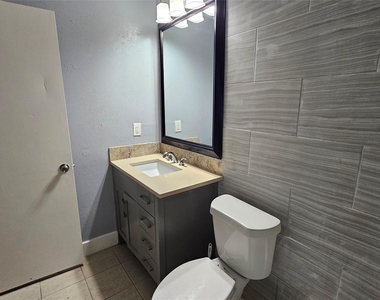 15303 Gran Vista Drive - Photo Thumbnail 8