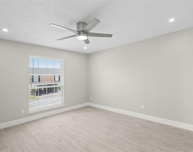 2121 Fountain View Drive - Photo Thumbnail 11