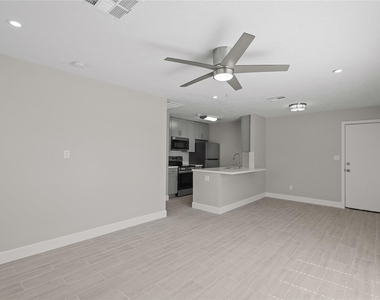 2121 Fountain View Drive - Photo Thumbnail 4