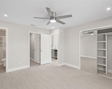 2121 Fountain View Drive - Photo Thumbnail 13