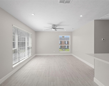 2121 Fountain View Drive - Photo Thumbnail 1