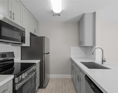 2121 Fountain View Drive - Photo Thumbnail 9