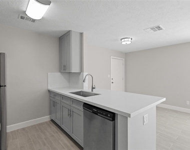 2121 Fountain View Drive - Photo Thumbnail 7