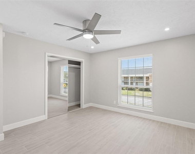 2121 Fountain View Drive - Photo Thumbnail 12